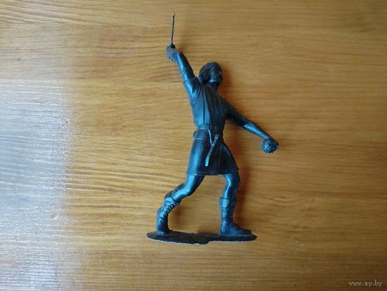 Фигурка викинга.