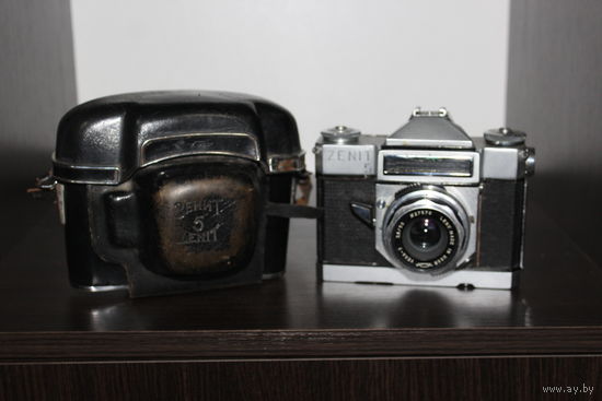 Фотоаппарат Зенит 5, производства СССР, рабочий.