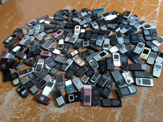 405 телефонов и плат от мобильных телефонов