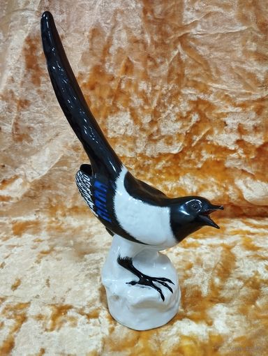 Статуэтка фарфоровая Сорока птица, ЛФЗ. СССР