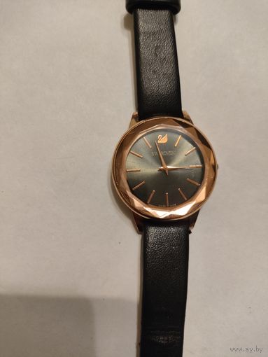 Часы кварцевые Swarovski