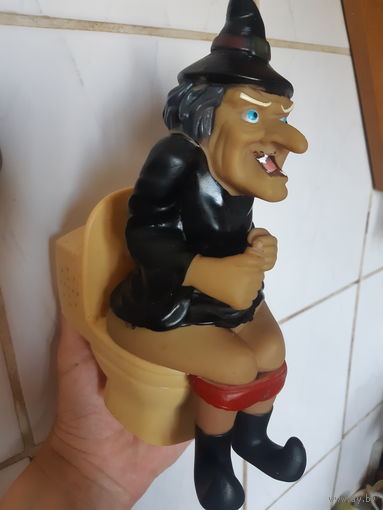 Статуэтка фигурка на унитазе Баба Яга.  Серун.