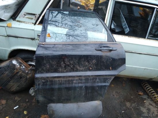 Лот 1336. Задняя левая дверь Mitsubishi Galant VI 6 1987-1993. Можно как целиком, так и отдельными комплектующими. Старт с 50 рублей!
