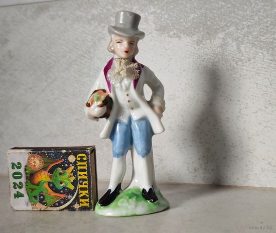 Статуэтка кавалер