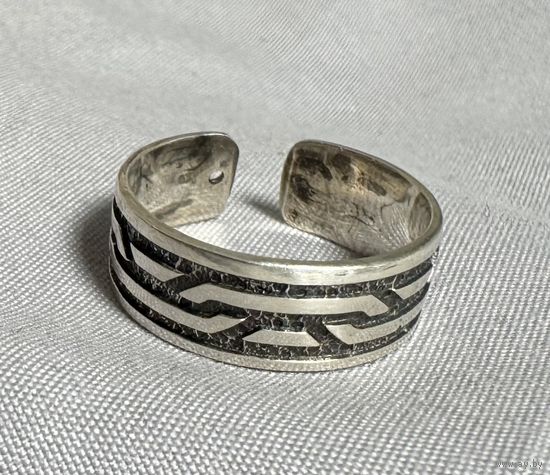 Кольцо серебряное 925 пробы. 34