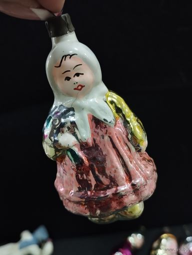 Игрушка ёлочная Девочка с букетом, стекло. СССР