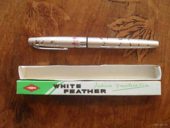 Перьевая Ручка WHITE FEATHER. CHINA.Золотое перо,новая в упаковке.