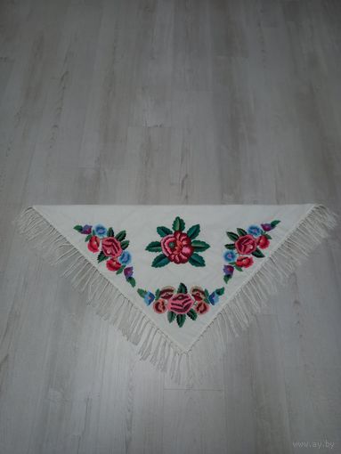 Платок головной с вышивкой старинный