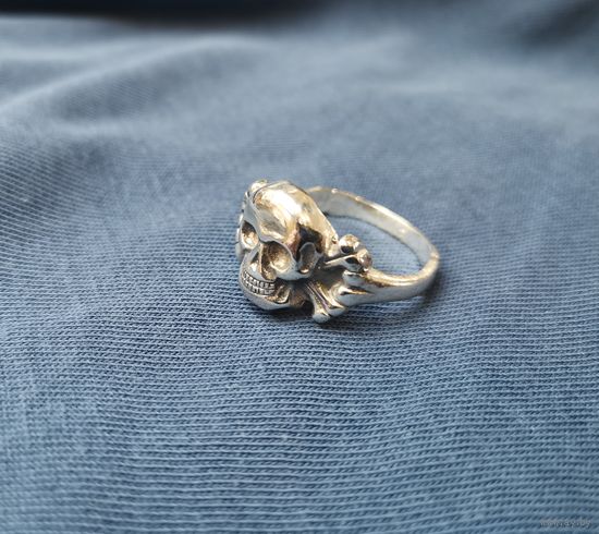 Кольцо с черепом на WW2. Копия.