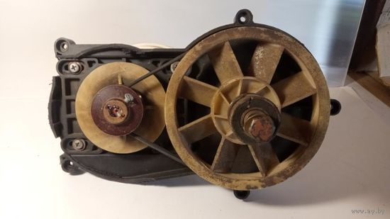 Двигатель с редуктором. 220 В