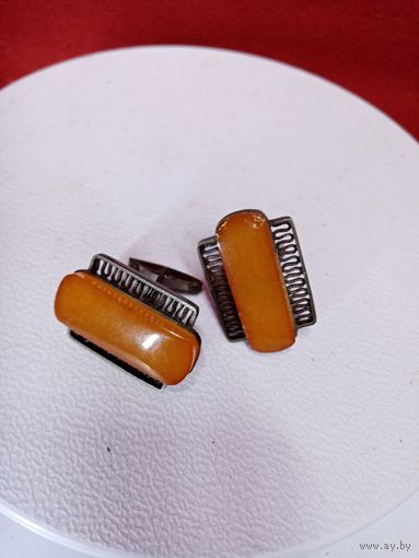 С рубля без мц. запонки крупные с пл янтарем. 2.8х1.8см. рЗвезда875  7W