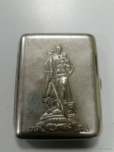 Портсигар воин освободитель Трептен парк