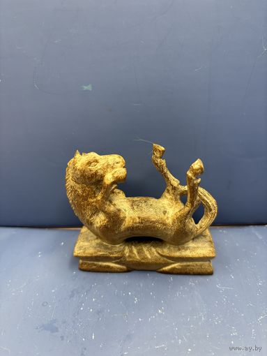 Статуэтка играющая лошадь конь