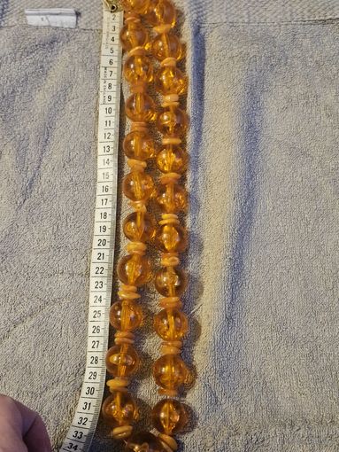 Крупные старые бусы