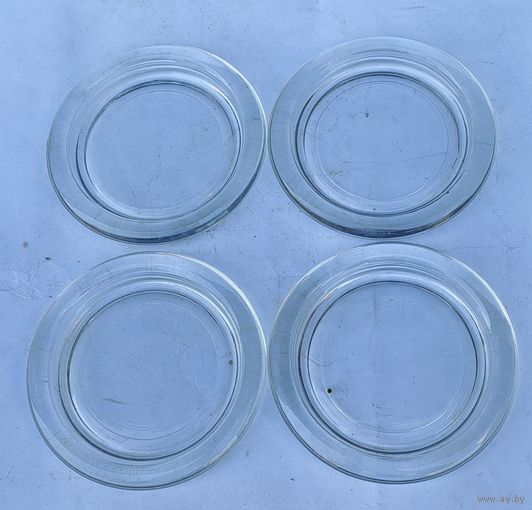 Четыре стеклянных блюдца из толстого стекла