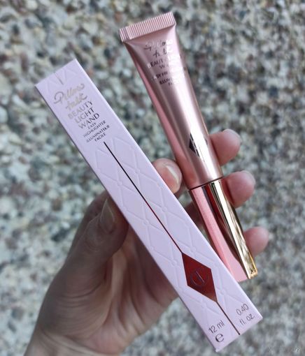 Хайлайтер Charlotte Tilbury Pillow Talk Beauty Light Wand Easy Highlighter в оттенке Pillow Talk