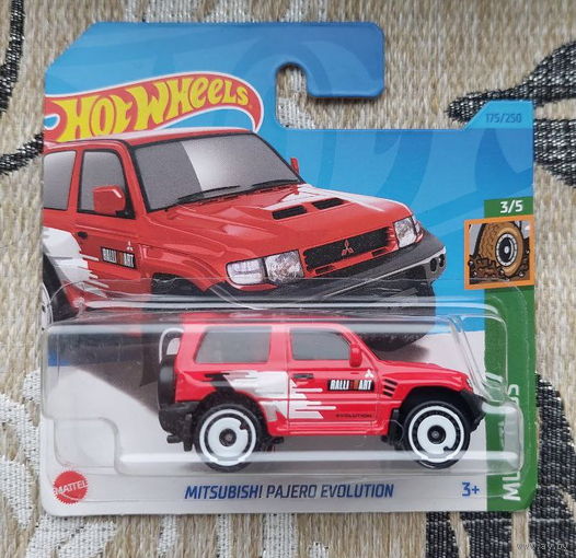 Hot Wheels коллекционная металлическая модель авто MITSUBISHI PAJERO EVOLUTION, 1/43.