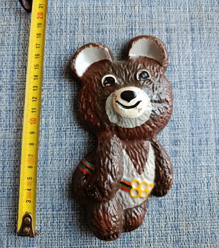 Олимпийский мишка, барельеф.