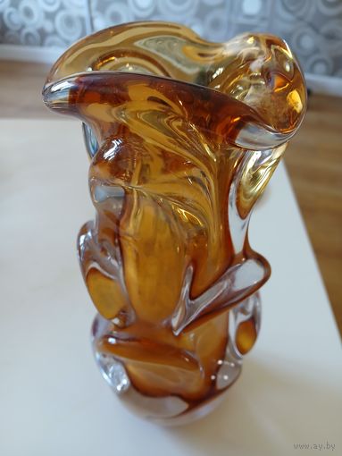 Ваза Богемия гутное стекло