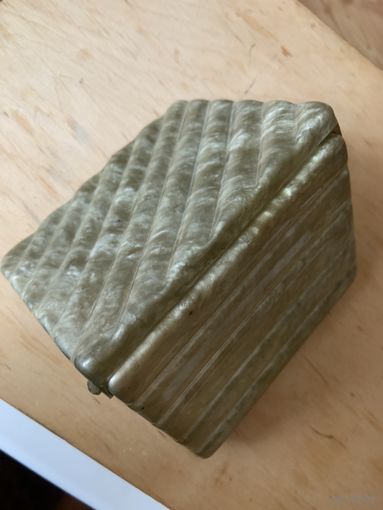 Советский портсигар с рёбрами жёсткости.