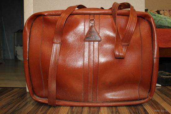 Огромный ретро саквояж с ключиками