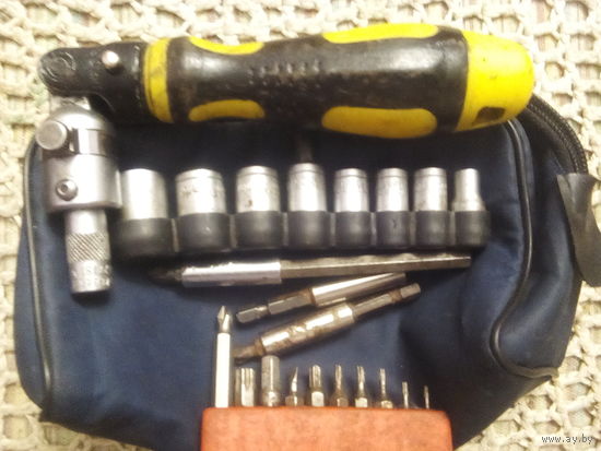 Отвертка немецкая реверсивная переломная с битами и торц.ключами.