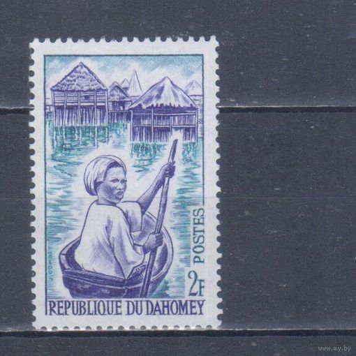 [2239] Дагомея 1963. Культура и быт.Деревня на воде.Девушка в лодке. БЕЗ КЛЕЯ.