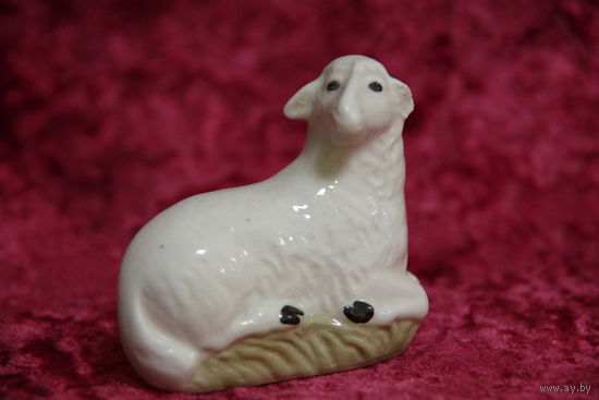 Статуэтка фарфоровая " Овечка " ЛФЗ