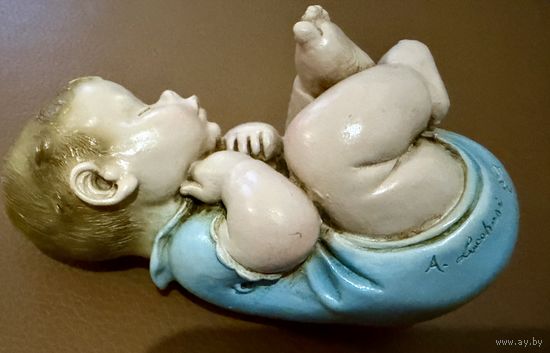 Коллекционная статуэтка спящий ребенок Италия авторская