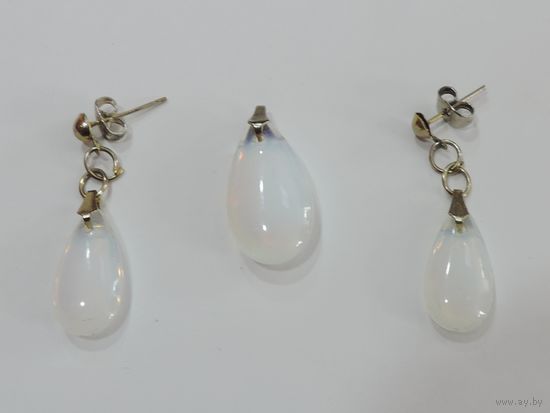 Серьги и кулон "Лунный камень" 70-80-е годы Европа. Размер камня 1.2-2.3 см.