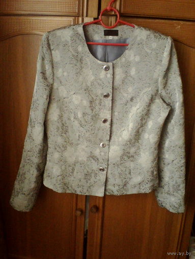 Красивый пиджак с рисунком,48-50 р.