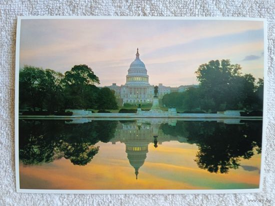 Вашингтон, США. Капитолий (здание Конгресса США) на рассвете