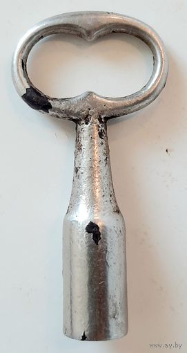 Ключ для старинных часов.
