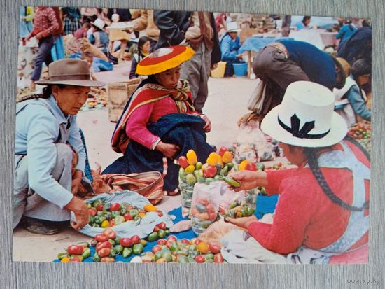 Этнография. Перу, Куско. Типичное воскресение на рынке