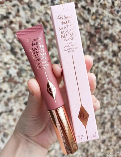 Матовые кремовые румяна Charlotte Tilbury Matte Beauty Blush Wand Easy Liquid Blush в оттенке Pillow Talk