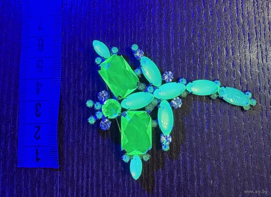 Брошка - Стрекоза из уранового стекла . Производство Чехия