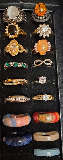 Кольца-бижутерия с камнями, новые