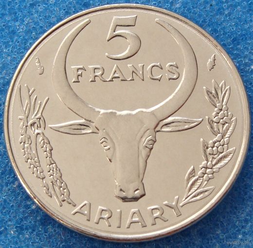 Мадагаскар. 5 франков 1989 год  KM#10  "Пуансеттия"  Мешковой - Unc