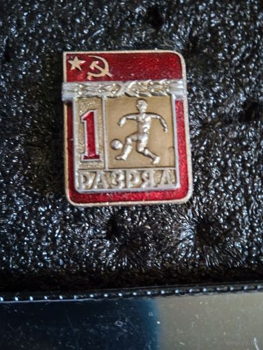 1 разряд футбол футболист смотрит влево