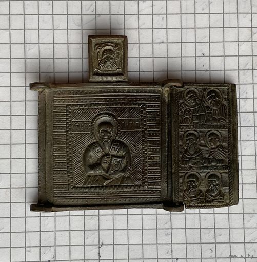 Две створки складня.