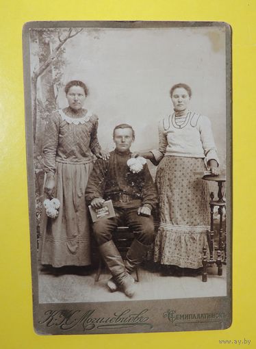Фото кабинет-портрет "Семья", до 1917 г., Семипалатинск