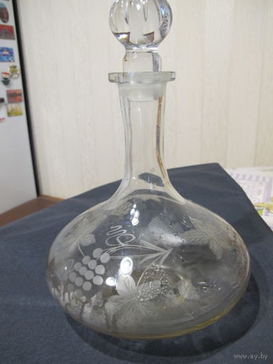 Графин раритетный, 1.2 литра. Стекло с гравировкой (СССР)
