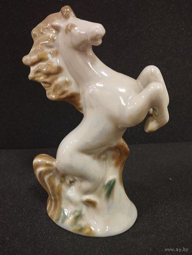 Статуэтка фарфоровая Конь Огонь. Полонное, СССР