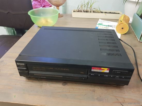 Видеомагнитофон AIWA, неисправен. Нет пульта. Не всовывается кассета.