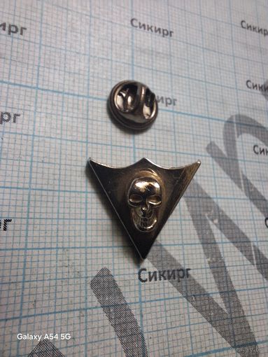 Значок с черепом на клипсе тяжелый