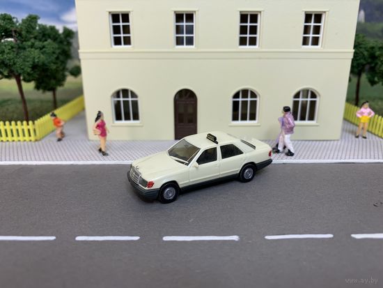 Mercedes-Benz W124 TAXI. Масштаб НО 1:87.