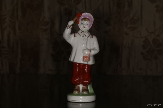 Фарфоровая статуэтка "На парад" ЗХК