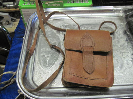 Сумочка-партмоне кожаная.