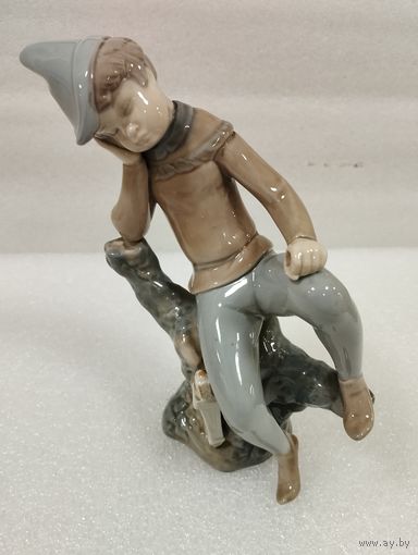 Статуэтка фарфоровая юный Робин Гуд, Лладро. Испания