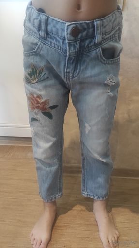 Клевые джинсы Mango на рост 104-110 см. Длина 58, ПОталии тянется 25-28 см, шаговый 38 см